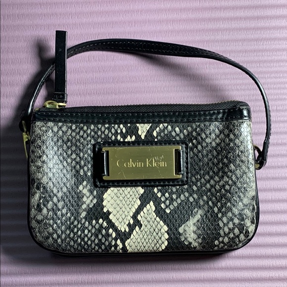 {Calvin Klein} Snakeskin Wristlet - Picture 1 of 5